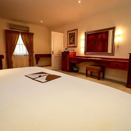 Altes Landhaus Country Lodge Oudtshoorn Exterior photo